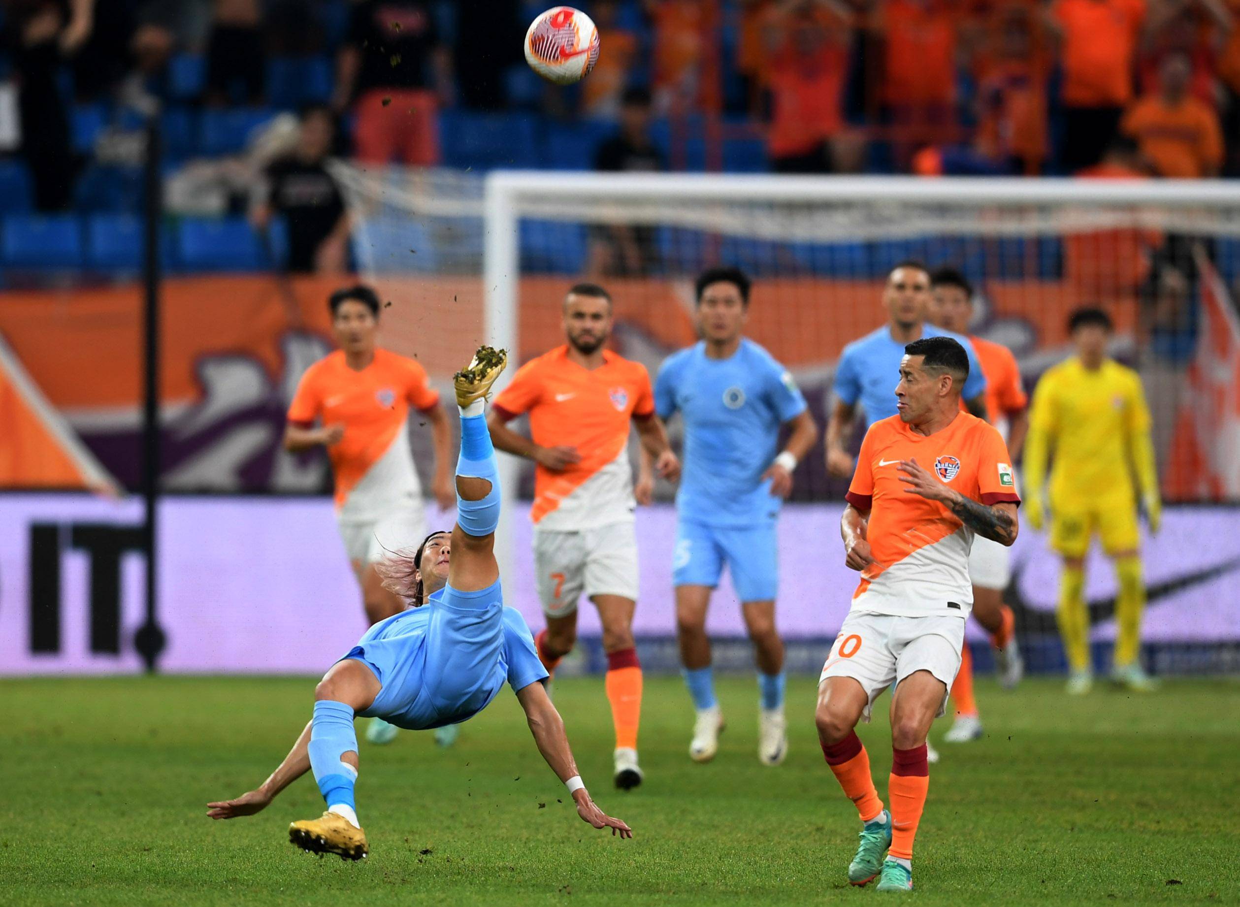 足球训练中 足球训练中