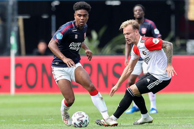 在某个明星 在某个明星